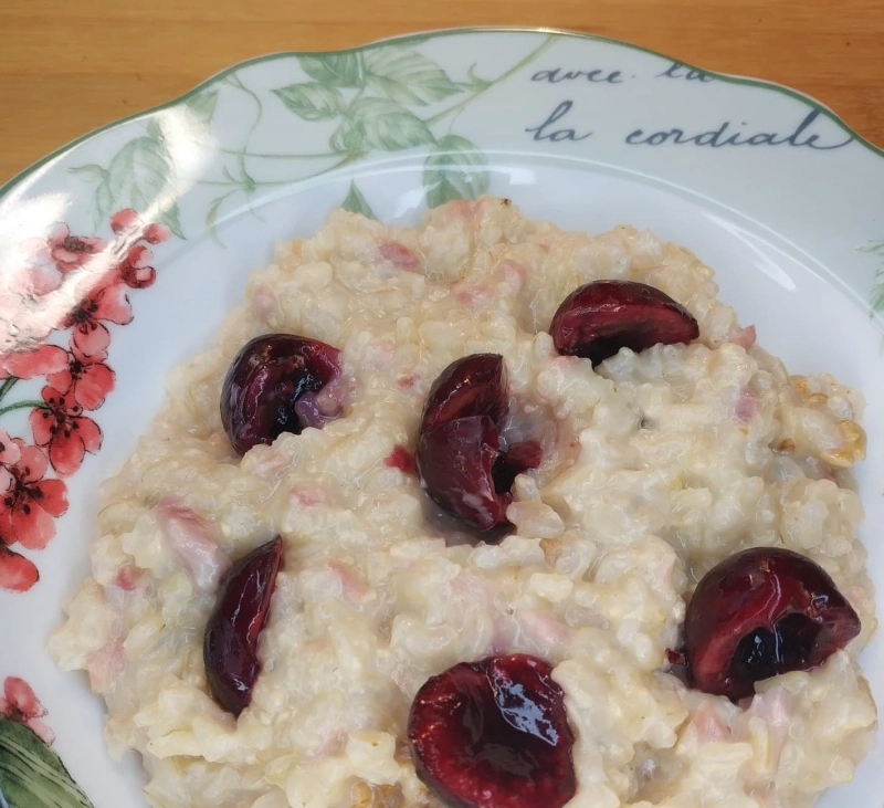 Risotto con arroz integral, nueces y cerezas