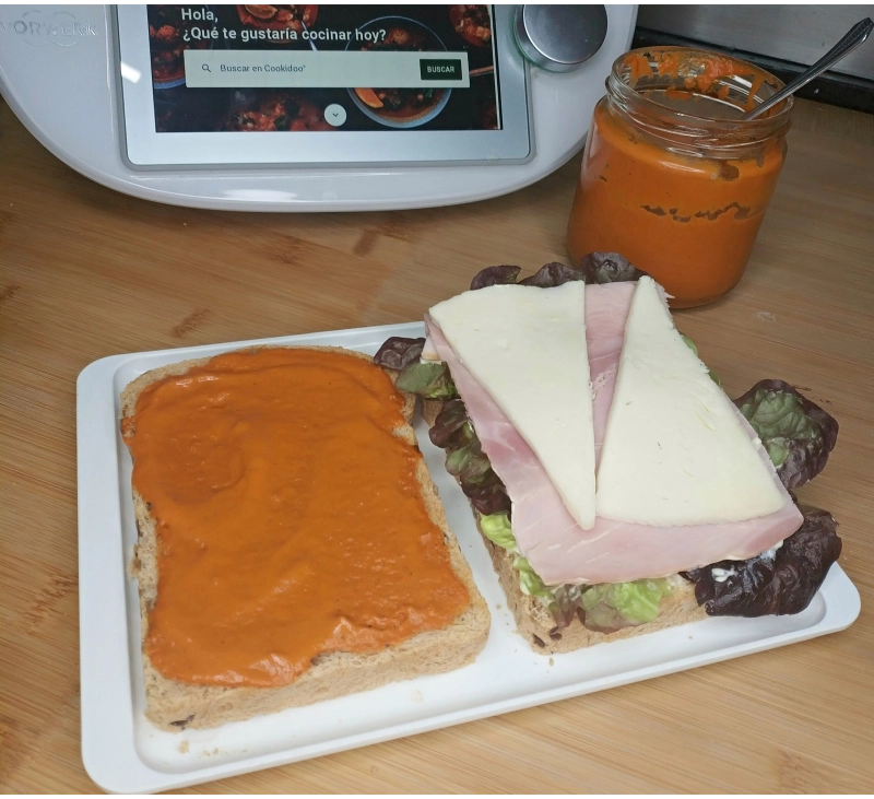 Salsa roja para nuestro sándwich