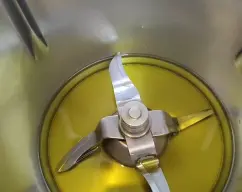 Step <p>Ponemos el aceite en el vaso y calentamos 5 min/120°C/vel 1.</p> illustration