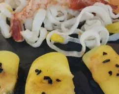 Step <p>Introduzca en el agua caliente las bolsas selladas, asegurándose de que quedan totalmente cubiertas con agua e inicie</p><p> Tm6 Al vacío /7 min/68°C.</p><p> Tm5 y tm31 6 min 30 seg / 70° / vel 2. Retire las bolsas del vaso con unas pinzas de cocina, ábralas y ponga los langostinos en un bol grande. </p> illustration