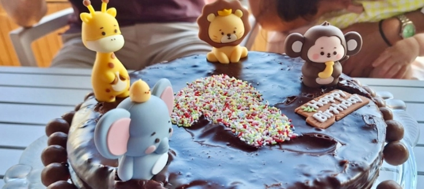 Primer cumpleaños de Jaime, tarta de chocolate
