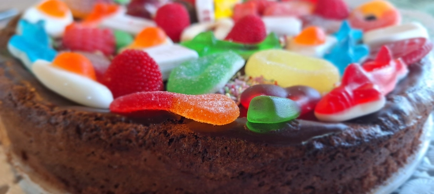 Tarta de chocolate y chuches para Lucia