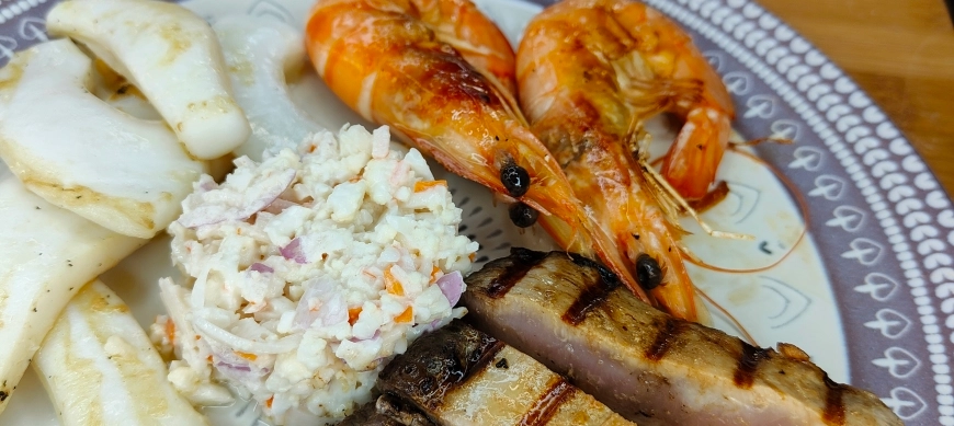 Bonito marinado con ensalada de coliflor