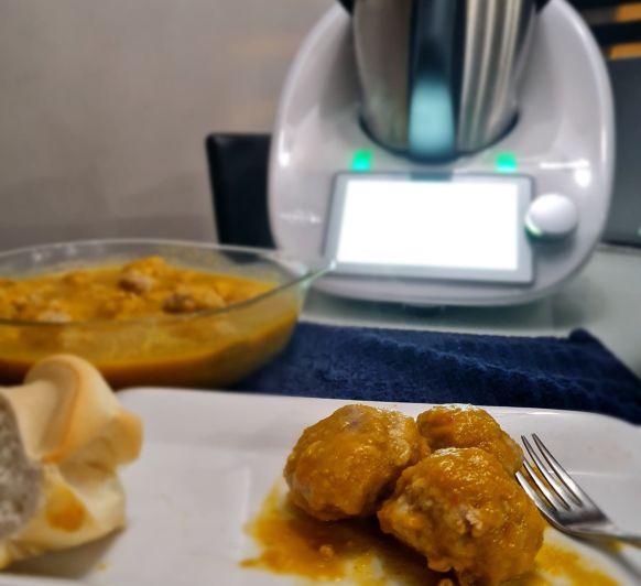 ALBONDIGAS EN SALSA A MI MANERA