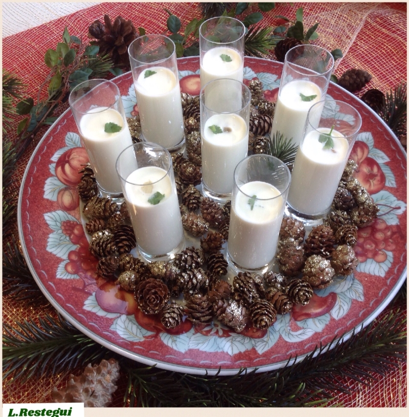 Crema Tibia de espárragos con berberechos