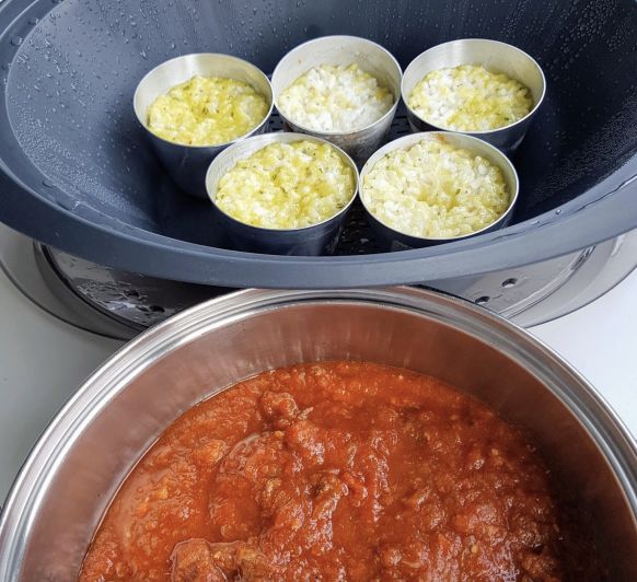 Carrilleras riquísimas con tomate y arroz blanco. Menú completo